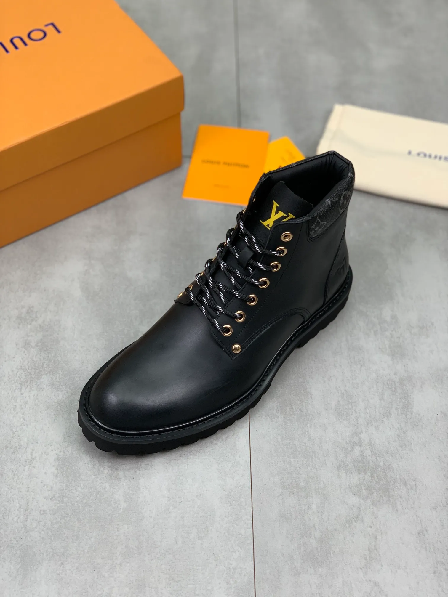 Men's men's shoes 💰P620💰【New】🆘Water-dyed cow lining LV Louis Vuitton business high-top leather shoes, made of original imported Italian 🇮🇹 calfskin, full cowhide lining, carefully handmade by professional shoemakers, the original version is specially designed for wear-resistant outsole. Standard code 38-44 3⃣️color🉑️choice